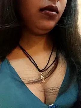 Snapshot of Maahhii_2 chatting on October 25, 10:27 pm Maahhii 2 online show from October 25, 10:27 pm