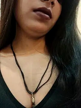 Snapshot of Maahhii_2 chatting on October 24, 10:06 pm Maahhii 2 online show from October 24, 10:06 pm