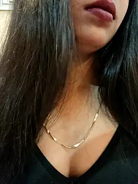 Snapshot of Maahhii_2 chatting on November 1, 1:10 am Maahhii 2 online show from November 1, 1:10 am