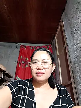 Snapshot of Everleigh_mom chatting on October 17, 9:07 pm Everleigh mom online show from October 17, 9:07 pm