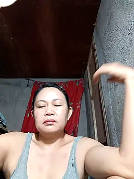 Snapshot of Everleigh_mom chatting on October 27, 3:46 am Everleigh mom online show from October 27, 3:46 am