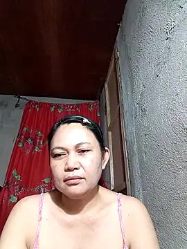 Snapshot of Everleigh_mom chatting on October 4, 6:19 am Everleigh mom online show from October 4, 6:19 am