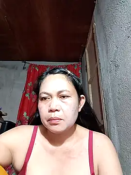 Snapshot of Everleigh_mom chatting on October 1, 5:34 am Everleigh mom online show from October 1, 5:34 am