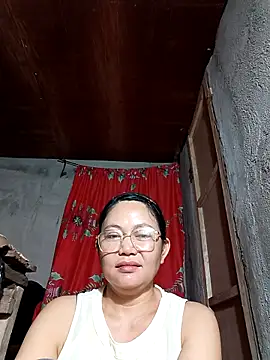 Snapshot of Everleigh_mom chatting on October 22, 10:26 pm Everleigh mom online show from October 22, 10:26 pm