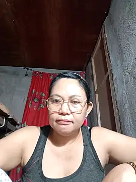 Snapshot of Everleigh_mom chatting on October 18, 9:16 pm Everleigh mom online show from October 18, 9:16 pm