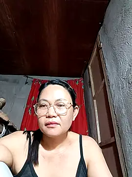 Snapshot of Everleigh_mom chatting on October 20, 10:02 pm Everleigh mom online show from October 20, 10:02 pm