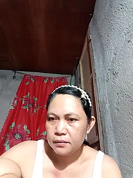 Snapshot of Everleigh_mom chatting on September 19, 9:36 pm Everleigh mom online show from September 19, 9:36 pm