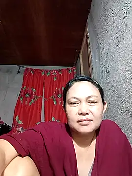 Snapshot of Everleigh_mom chatting on October 6, 6:30 am Everleigh mom online show from October 6, 6:30 am