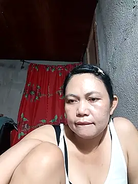 Snapshot of Everleigh_mom chatting on October 7, 11:03 am Everleigh mom online show from October 7, 11:03 am