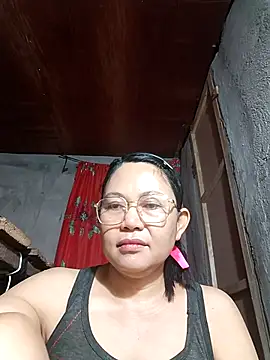 Snapshot of Everleigh_mom chatting on October 19, 9:17 pm Everleigh mom online show from October 19, 9:17 pm