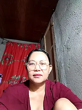 Snapshot of Everleigh_mom chatting on October 12, 8:11 pm Everleigh mom online show from October 12, 8:11 pm