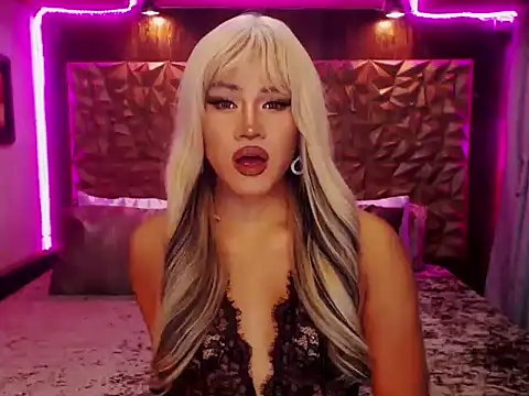 Snapshot of YllanaAltheaXxX chatting on October 18, 6:38 am YllanaAltheaXxX online show from October 18, 6:38 am