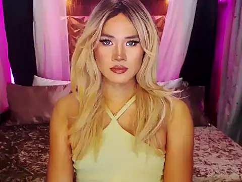 Snapshot of YllanaAltheaXxX chatting on October 23, 9:26 am YllanaAltheaXxX online show from October 23, 9:26 am