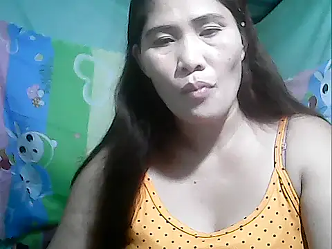 Snapshot of Juicy_69xx chatting on October 31, 10:52 am Juicy 69xx online show from October 31, 10:52 am