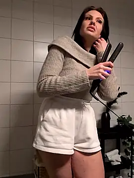 SwedishBaabe online show from January 8, 9:30 pm