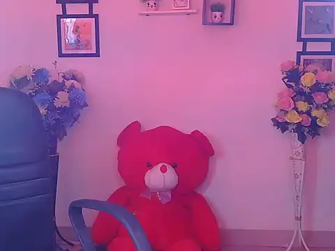 Hotti figure online show from October 31, 8:40 am