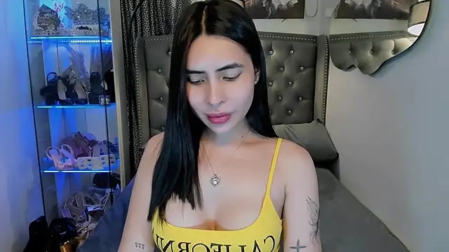 Snapshot of Claudia_empress chatting on October 20, 8:45 pm Claudia empress online show from October 20, 8:45 pm