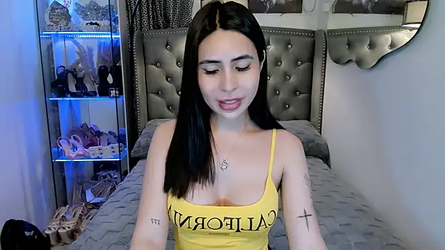 Snapshot of Claudia_empress chatting on October 13, 10:23 pm Claudia empress online show from October 13, 10:23 pm