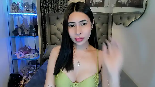 Snapshot of Claudia_empress chatting on October 21, 8:46 pm Claudia empress online show from October 21, 8:46 pm