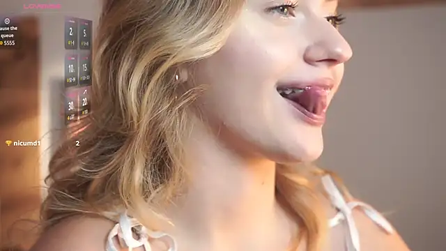 Snapshot of Nerissa_xo chatting on October 28, 8:14 pm Nerissa xo online show from October 28, 8:14 pm