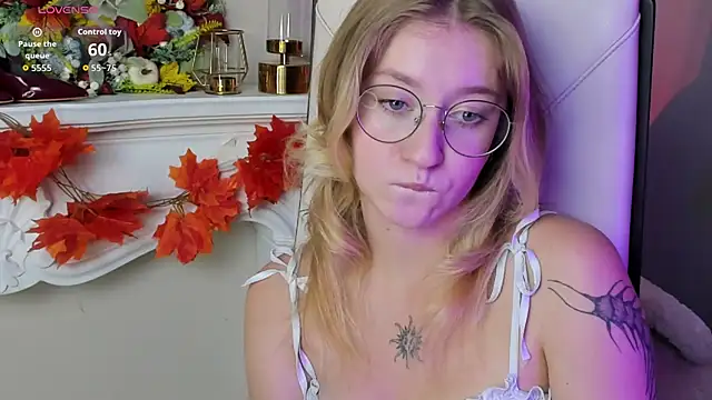 Snapshot of Nerissa_xo chatting on October 1, 8:03 pm Nerissa xo online show from October 1, 8:03 pm