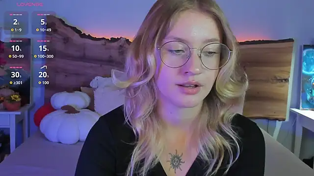 Snapshot of Nerissa_xo chatting on October 3, 8:14 pm Nerissa xo online show from October 3, 8:14 pm