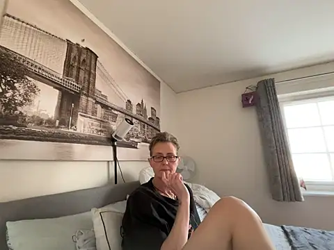 Curvy-Jinx online show from March 20, 4:01 pm