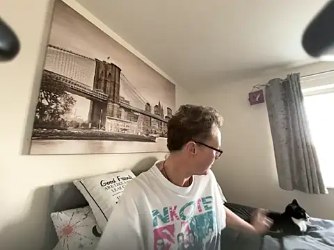 Curvy-Jinx online show from March 11, 8:40 am