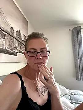 Curvy-Jinx online show from September 23, 7:39 am