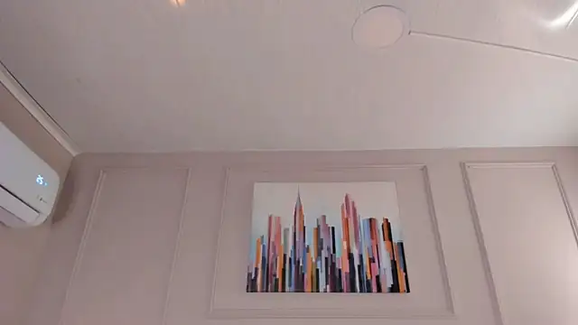 Snapshot of mia_kisses2 chatting on October 29, 3:44 am mia kisses2 online show from October 29, 3:44 am