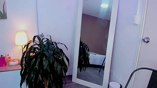 Snapshot of MartinaRizzi chatting on October 8, 4:17 am MartinaRizzi online show from October 8, 4:17 am