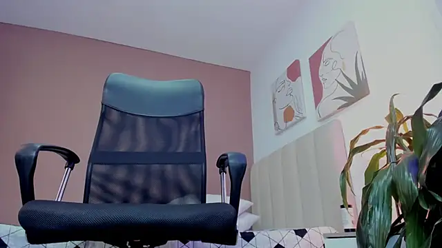 Snapshot of MartinaRizzi chatting on October 17, 5:43 am MartinaRizzi online show from October 17, 5:43 am