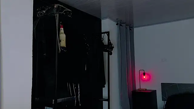 Angelabl0odborne online show from April 13, 8:20 pm