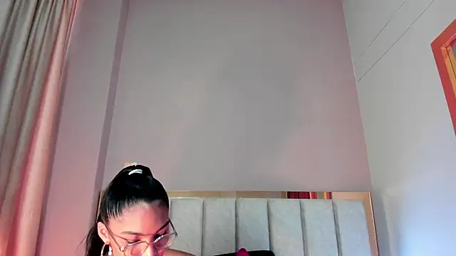 LunaAspen  online show from November 10, 6:03 pm