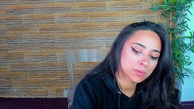 Snapshot of Cupcake_Izzy chatting on October 27, 5:14 am Cupcake Izzy online show from October 27, 5:14 am