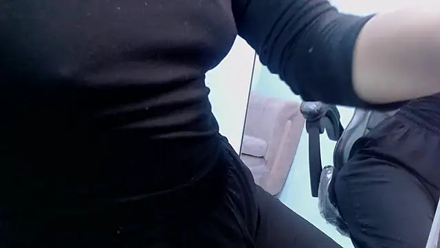 victoria hernandez t  online show from November 6, 12:44 pm