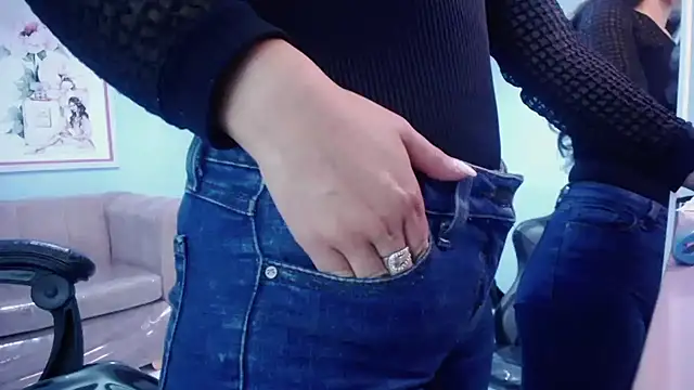 Snapshot of victoria_hernandez_t_ chatting on October 22, 1:05 pm victoria hernandez t online show from October 22, 1:05 pm