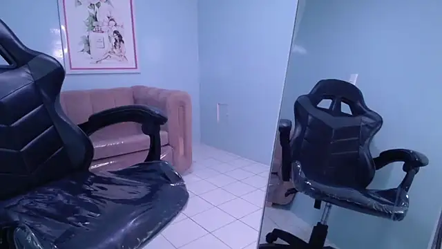 Snapshot of victoria_hernandez_t_ chatting on September 23, 1:09 pm victoria hernandez t online show from September 23, 1:09 pm