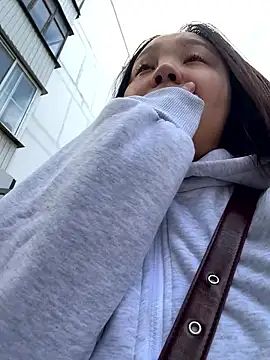 KissMeEva online show from October 4, 8:09 am