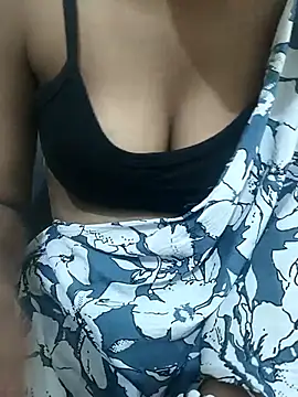 Snapshot of Alia-00 chatting on October 3, 4:28 am Alia-00 online show from October 3, 4:28 am