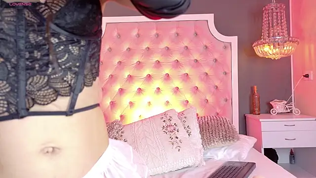 TifannyWolf  online show from October 10, 6:24 pm