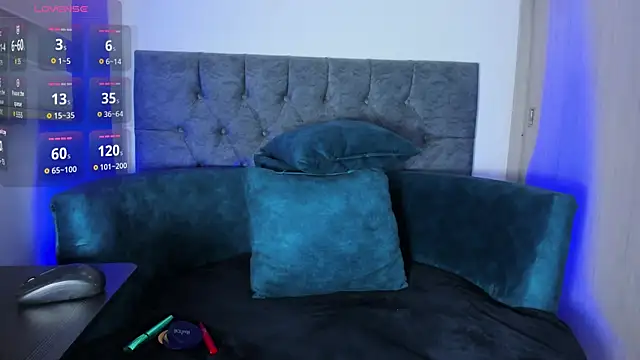 Snapshot of SafiroBlake chatting on September 26, 3:37 am SafiroBlake online show from September 26, 3:37 am