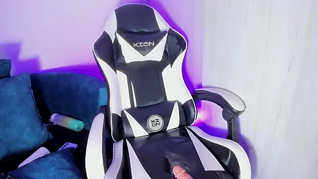 Snapshot of SafiroBlake chatting on October 20, 5:43 am SafiroBlake online show from October 20, 5:43 am