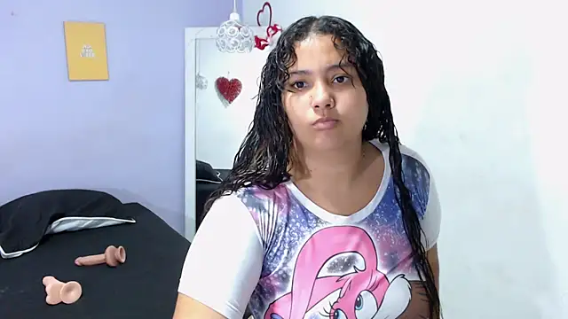 Snapshot of penelope_gucci1 chatting on October 22, 12:21 pm penelope gucci1 online show from October 22, 12:21 pm