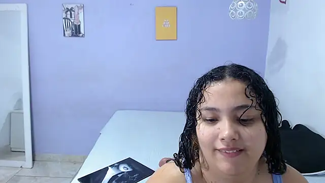 Snapshot of penelope_gucci1 chatting on October 10, 1:05 pm penelope gucci1 online show from October 10, 1:05 pm