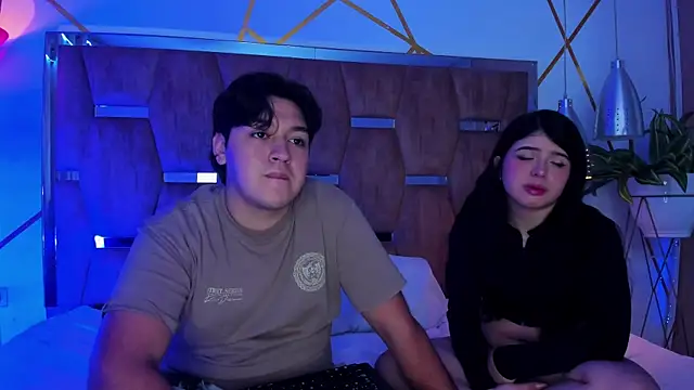 EmilyANDrew  online show from November 13, 4:55 am