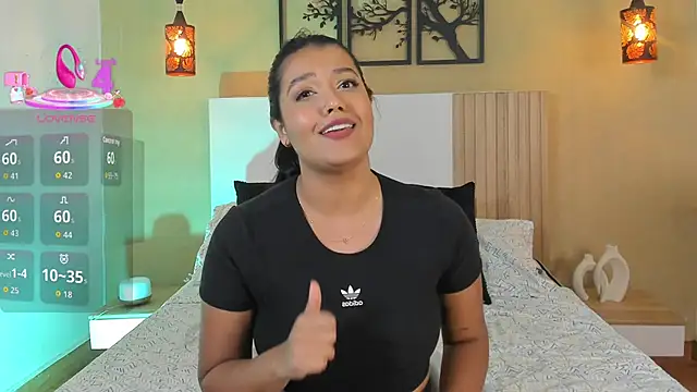 Snapshot of Camila_Bustamante chatting on October 7, 6:01 pm Camila Bustamante online show from October 7, 6:01 pm