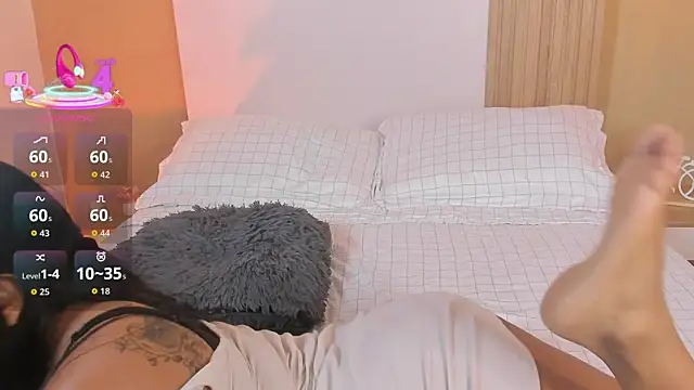 Snapshot of Camila_Bustamante chatting on September 17, 5:00 pm Camila Bustamante online show from September 17, 5:00 pm