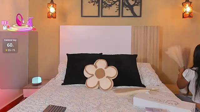 Snapshot of Camila_Bustamante chatting on October 8, 6:23 pm Camila Bustamante online show from October 8, 6:23 pm