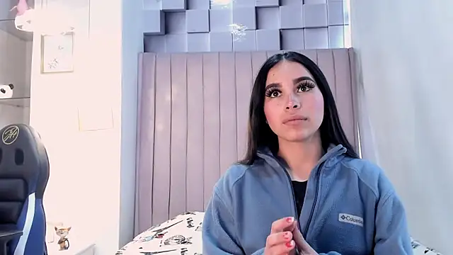 Snapshot of CandySays chatting on October 12, 12:18 pm CandySays online show from October 12, 12:18 pm